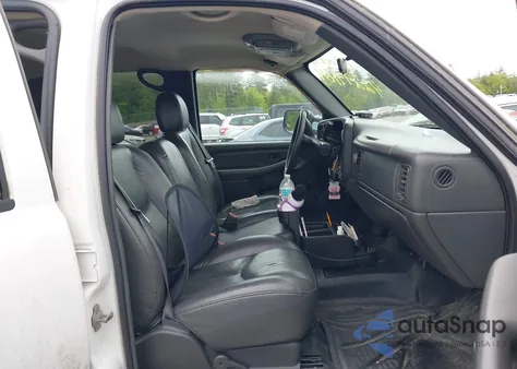 2005 Chevrolet Silverado 2500Hd from USA, damaged, VIN 1GCHC23U25F822405